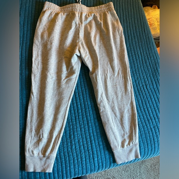 Under Armour gray XXL jogger sweatpants - Picture 4 of 4